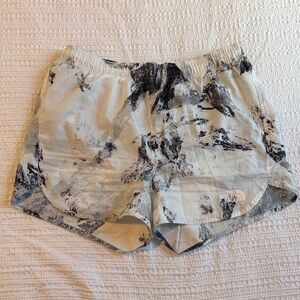 The North Face White Gray Black Abstract Patterned Shorts Small